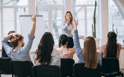 5 Cara mendapatkan kepercayaan dari audiens saat public speaking 