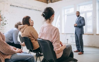 Ingin menjadi public speaker yg hebat ? Berikut Rahasia bicara didepan umum secara profesional